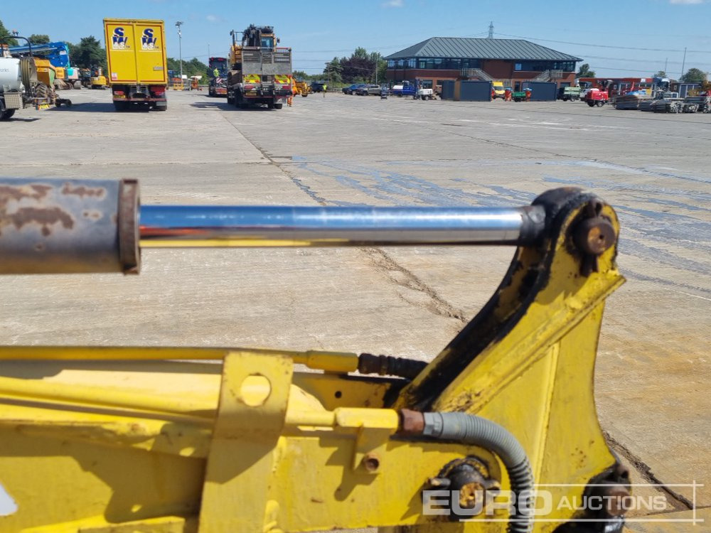 Minikotró Yanmar B12-1: 21 kép.