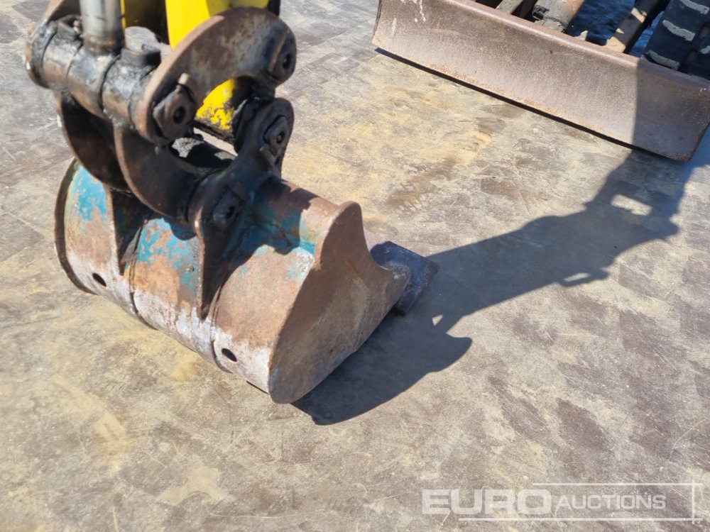 Minikotró Yanmar B12-1: 28 kép.