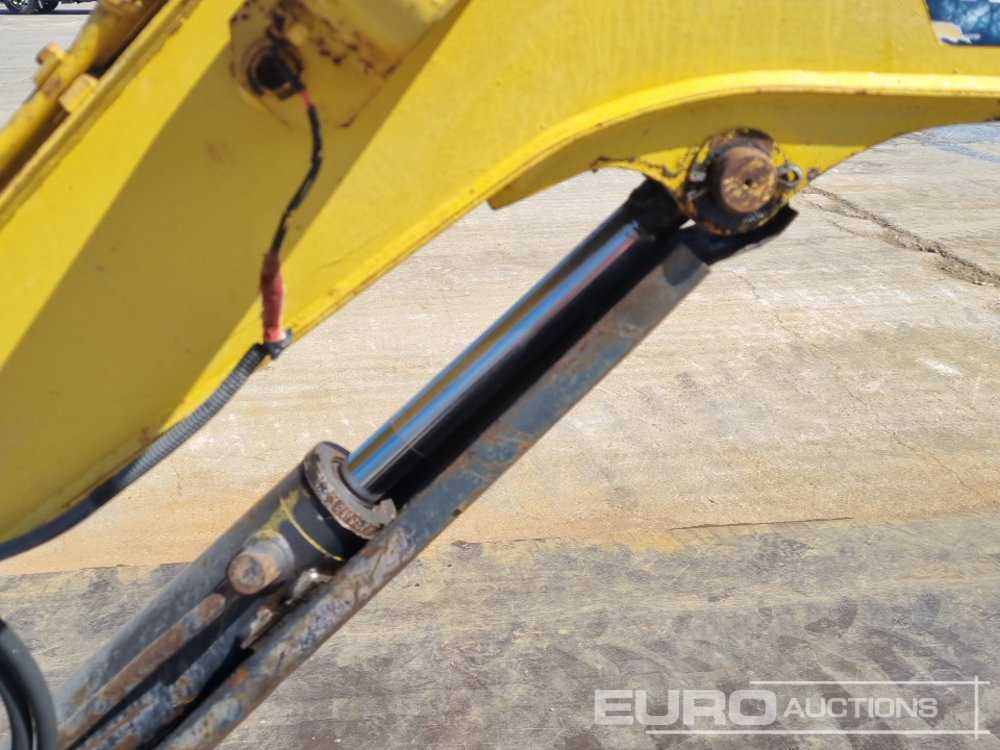 Minikotró Yanmar B12-1: 20 kép.