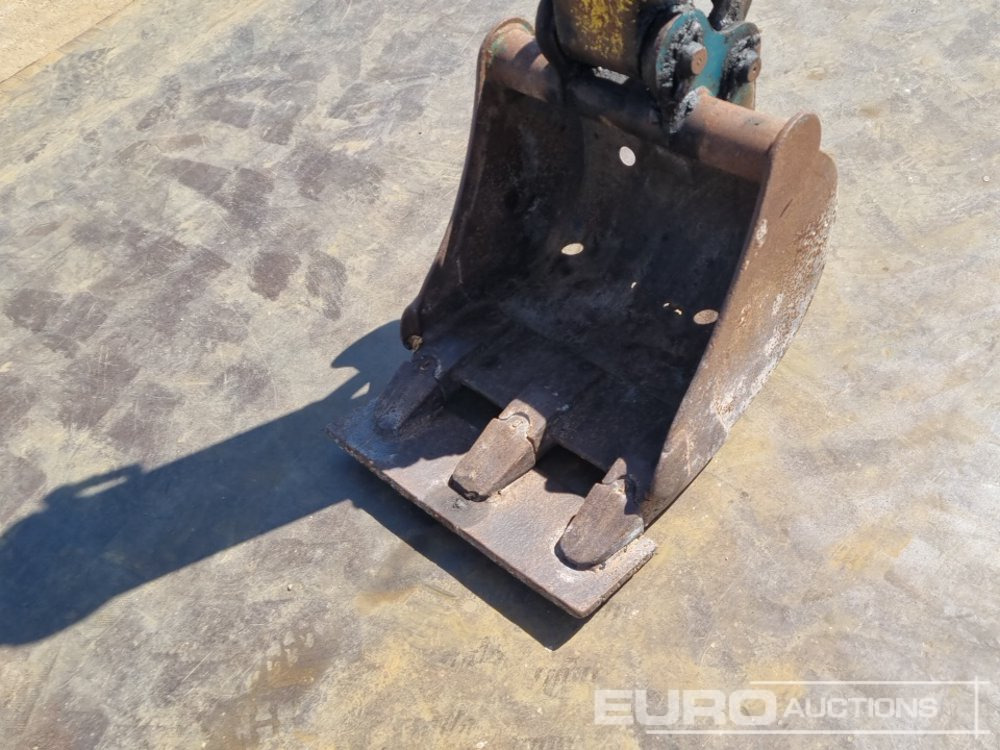 Minikotró Yanmar B12-1: 30 kép.