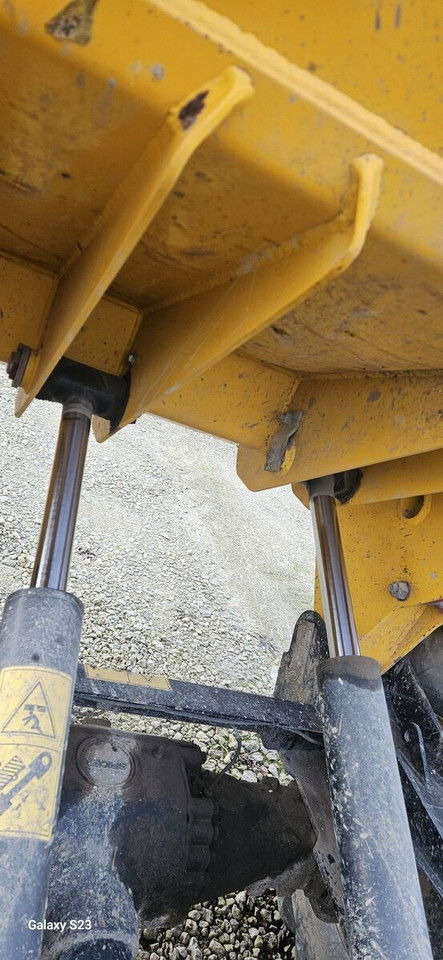 JCB 6T - Minidömper: 2 kép. JCB 6T - Minidömper: 2 kép.