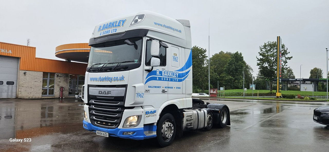 DAF XF 105.460 - Nyergesvontató: 4 kép. DAF XF 105.460 - Nyergesvontató: 4 kép.