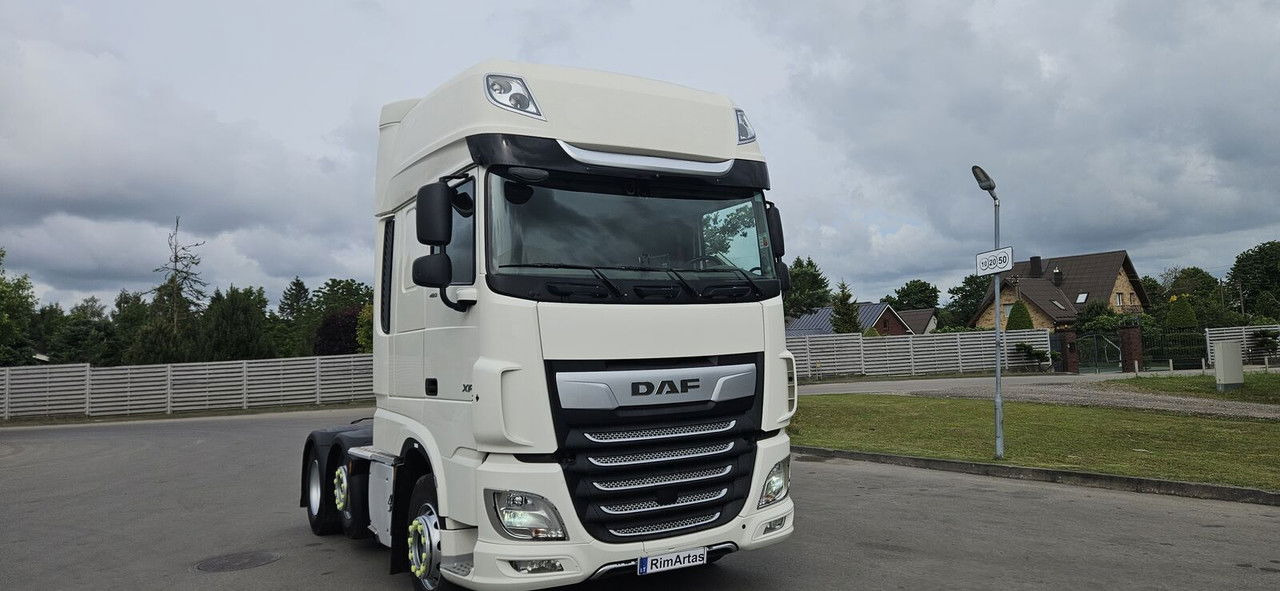 DAF XF 106.480 - Nyergesvontató: 4 kép. DAF XF 106.480 - Nyergesvontató: 4 kép.