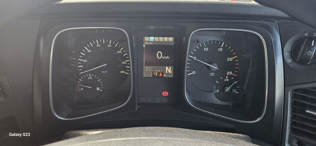 Mercedes-Benz Actros 2548 - Nyergesvontató: 5 kép. Mercedes-Benz Actros 2548 - Nyergesvontató: 5 kép.