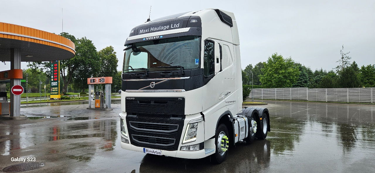 Volvo FH 13.500 - Nyergesvontató: 2 kép. Volvo FH 13.500 - Nyergesvontató: 2 kép.
