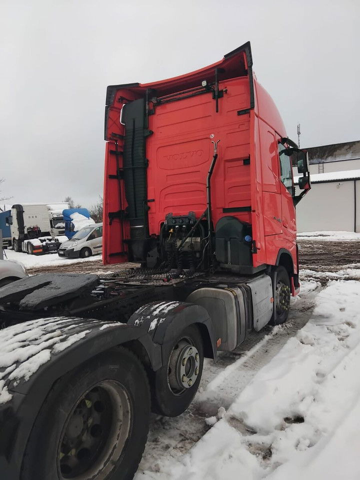 Volvo FH 460 LNG - Nyergesvontató: 4 kép. Volvo FH 460 LNG - Nyergesvontató: 4 kép.