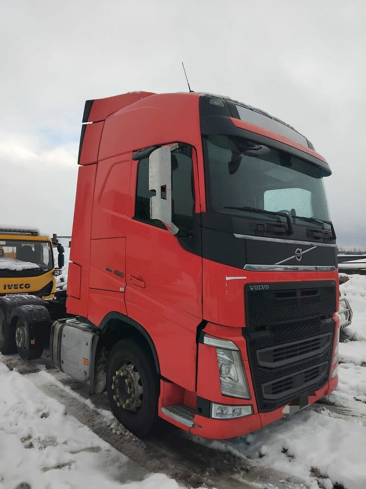 Volvo FH 460 LNG - Nyergesvontató: 2 kép. Volvo FH 460 LNG - Nyergesvontató: 2 kép.