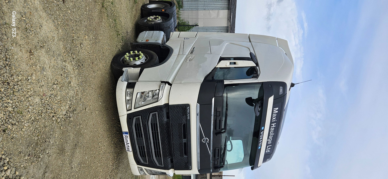Volvo FH 500 - Nyergesvontató: 2 kép. Volvo FH 500 - Nyergesvontató: 2 kép.