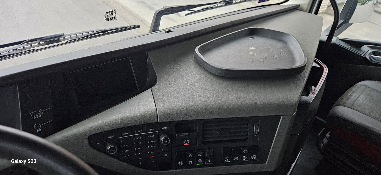 Nyergesvontató Volvo FH 500: 17 kép.