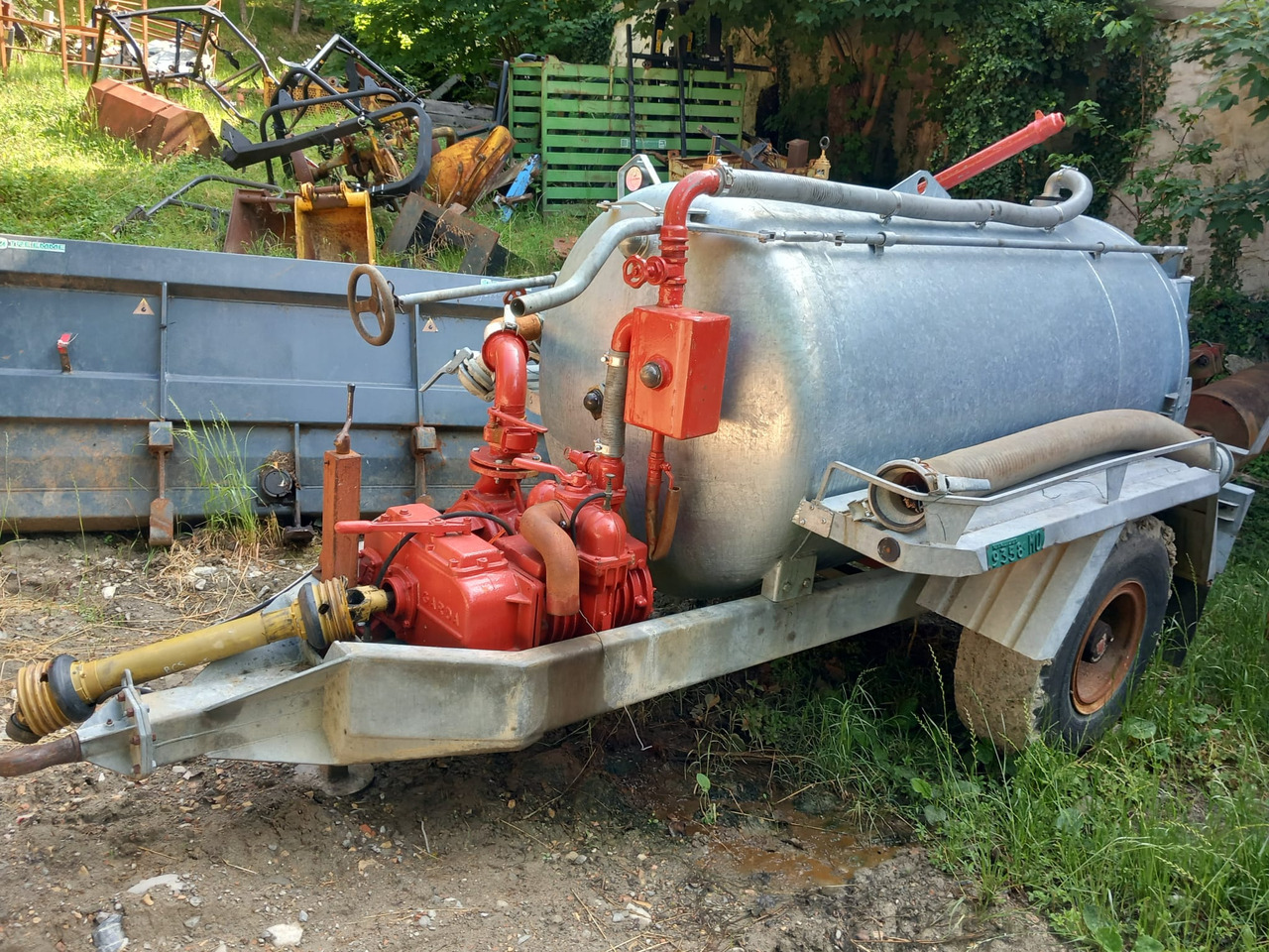 Carrobotte usato Galli 35 q.li - Szippantó tartálykocsi: 3 kép. Carrobotte usato Galli 35 q.li - Szippantó tartálykocsi: 3 kép.