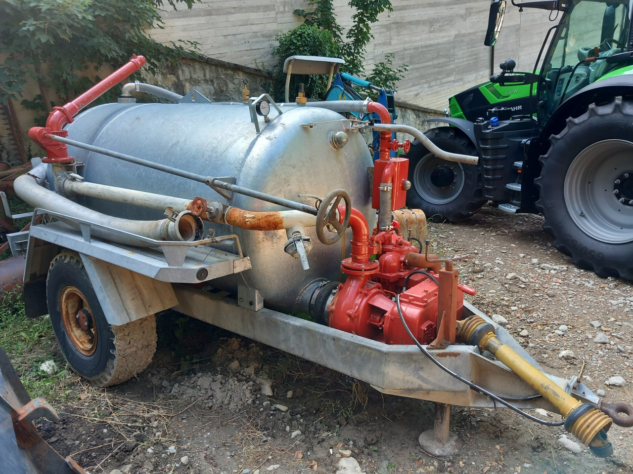 Carrobotte usato Galli 35 q.li - Szippantó tartálykocsi: 1 kép. Carrobotte usato Galli 35 q.li - Szippantó tartálykocsi: 1 kép.