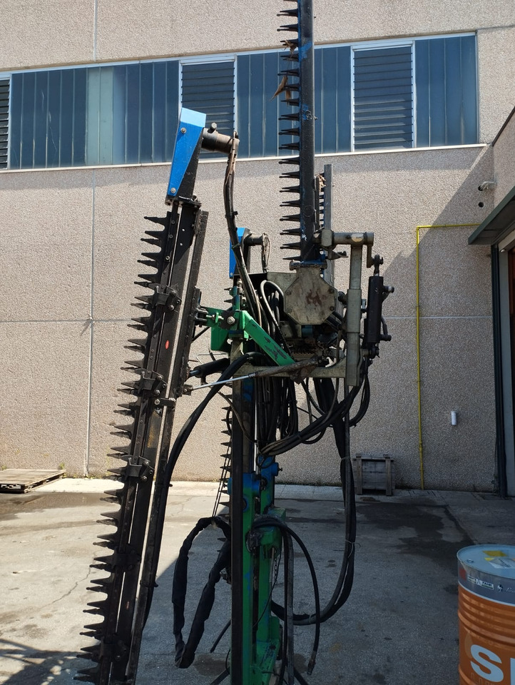 Cimatrice usata doppia VBC - Szárzúzó/ Mulcsozó: 2 kép. Cimatrice usata doppia VBC - Szárzúzó/ Mulcsozó: 2 kép.