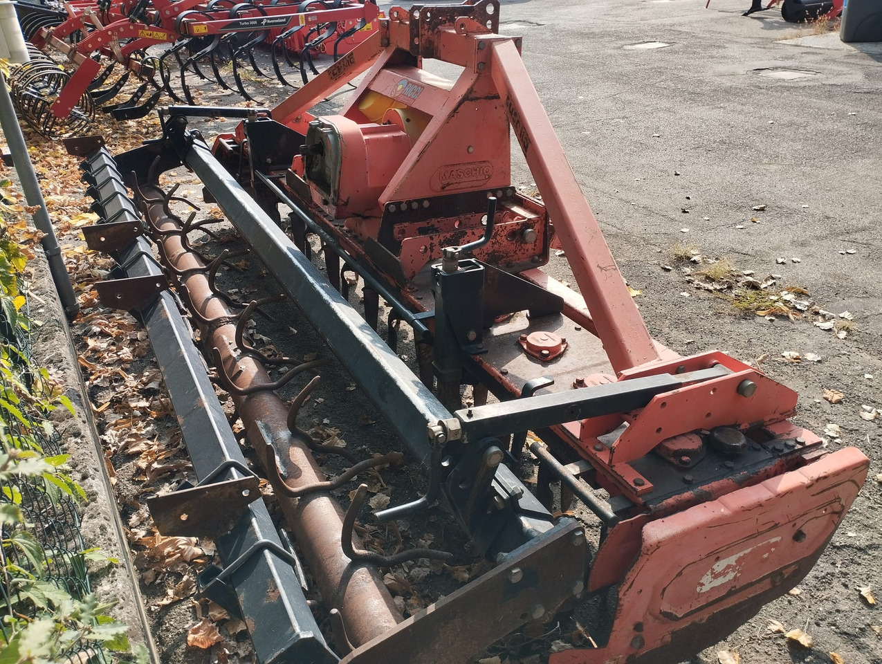Maschio erpice rotante usato Dominator 3,5m - Talajmaró: 3 kép. Maschio erpice rotante usato Dominator 3,5m - Talajmaró: 3 kép.