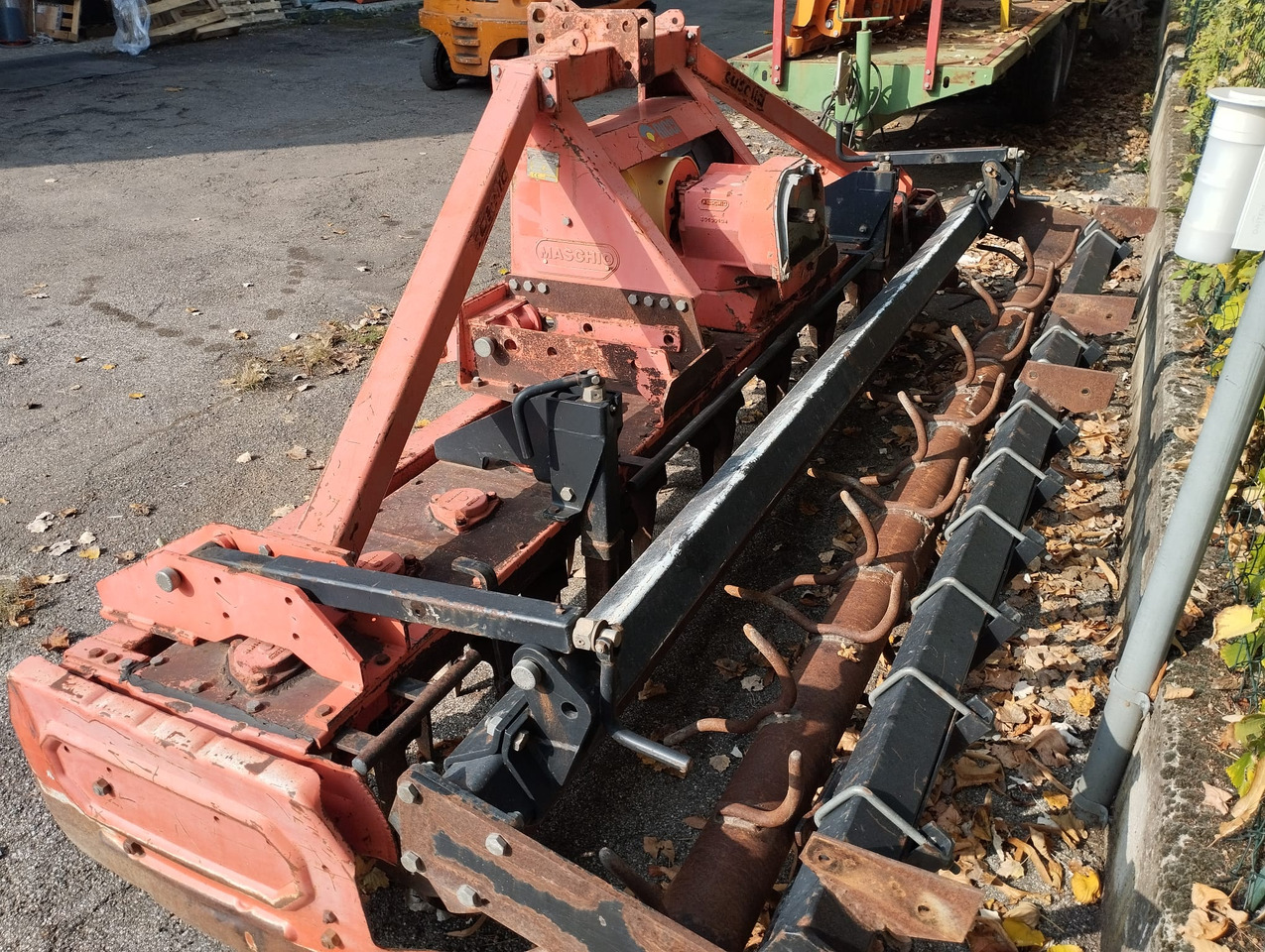 Maschio erpice rotante usato Dominator 3,5m - Talajmaró: 2 kép. Maschio erpice rotante usato Dominator 3,5m - Talajmaró: 2 kép.