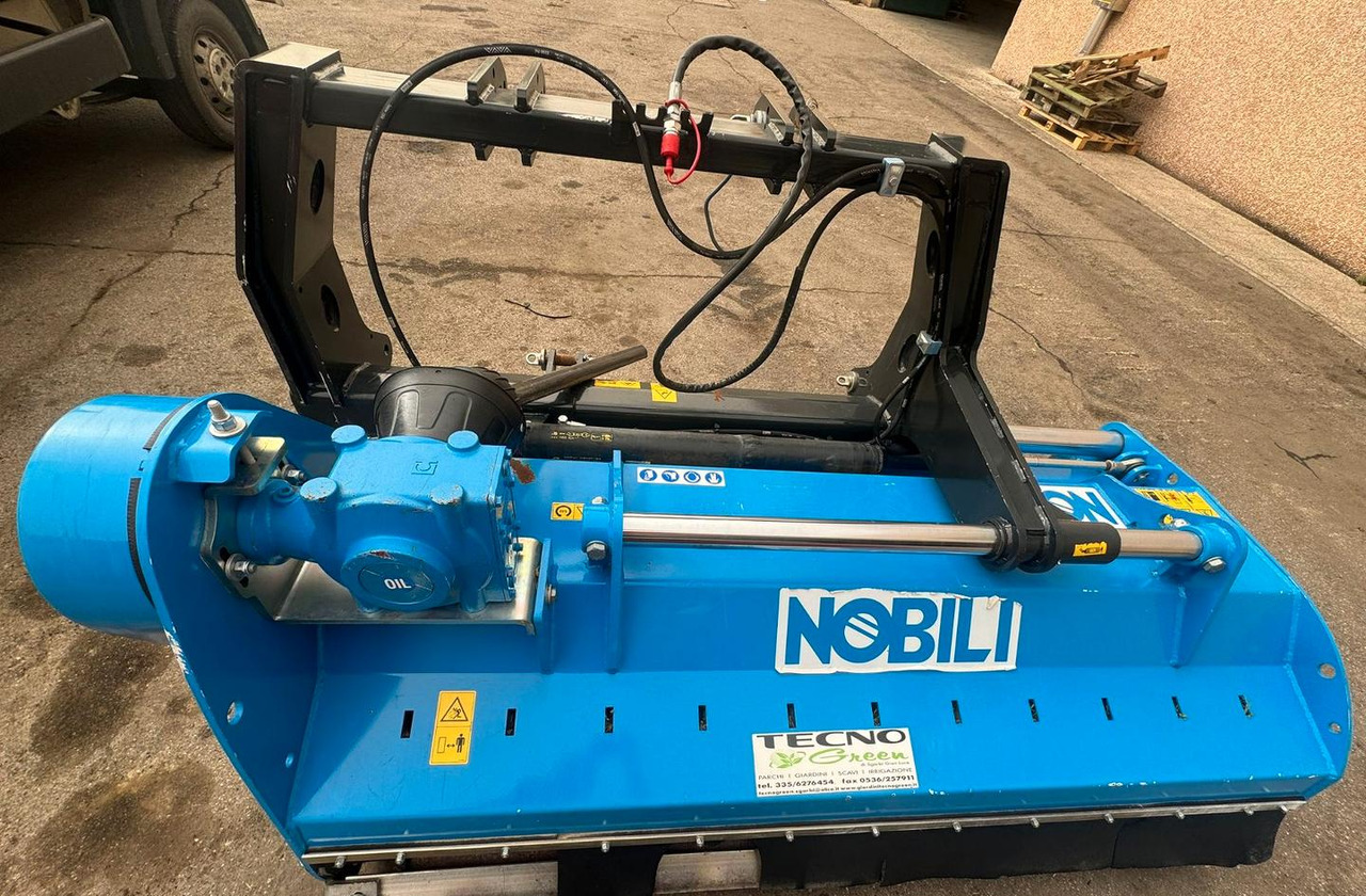 Nobili trincia laterale usata BVL 2000 - Padkakasza: 4 kép. Nobili trincia laterale usata BVL 2000 - Padkakasza: 4 kép.