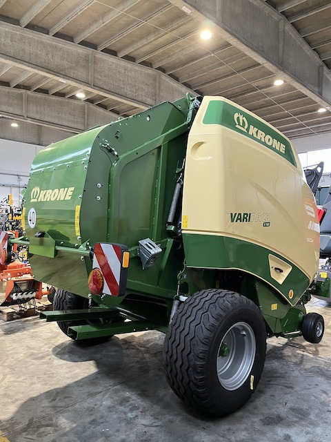 Rotopressa nuova Krone Vari Pack V 165 - Bálázó: 4 kép. Rotopressa nuova Krone Vari Pack V 165 - Bálázó: 4 kép.