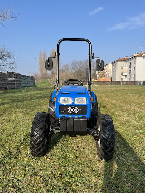 Trattore nuovo BCS VIVID DTC 35 RS - Kistraktor: 2 kép. Trattore nuovo BCS VIVID DTC 35 RS - Kistraktor: 2 kép.