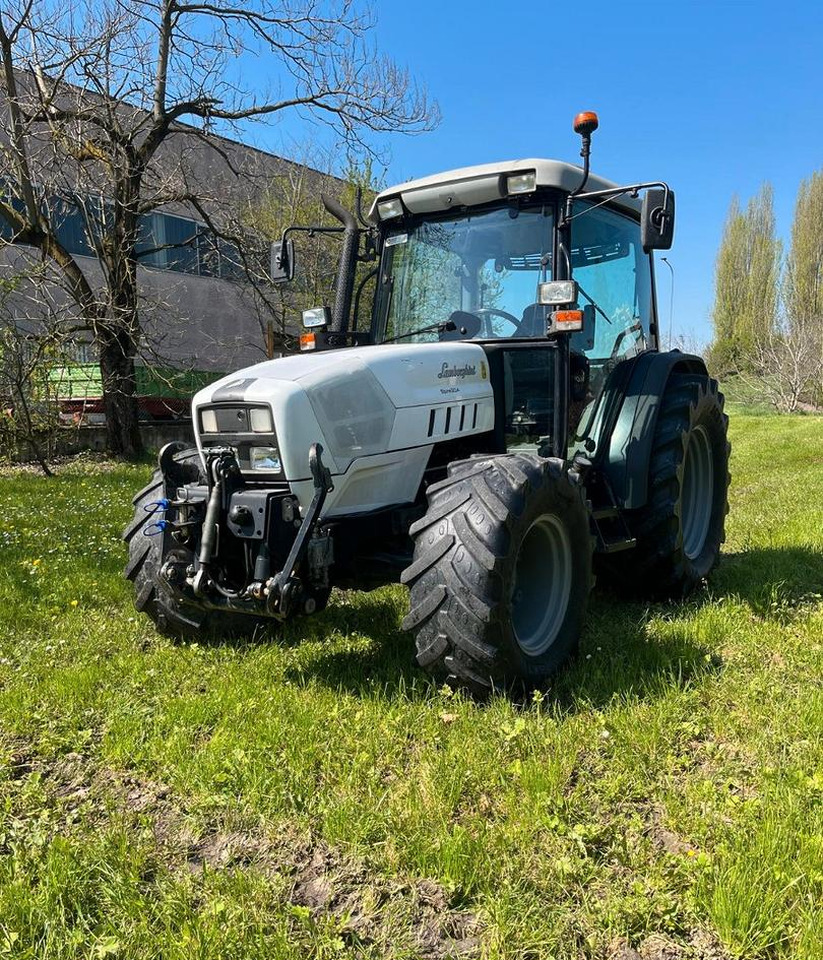 Trattore usato Lamborghini Spire 90.4 - 2015 - Traktor: 1 kép. Trattore usato Lamborghini Spire 90.4 - 2015 - Traktor: 1 kép.