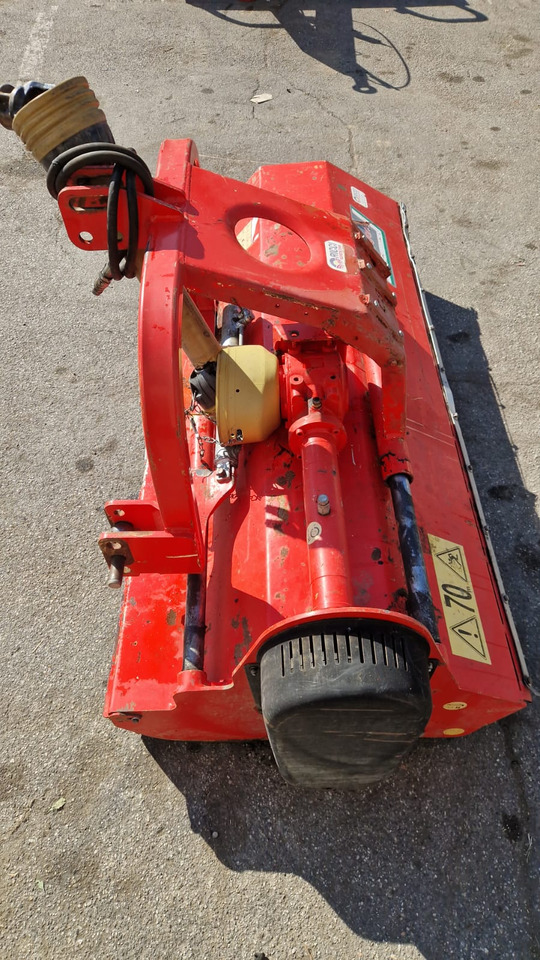 Trincia posteriore usata Dragone VL200 - Szárzúzó: 5 kép. Trincia posteriore usata Dragone VL200 - Szárzúzó: 5 kép.