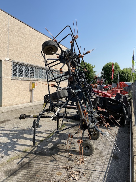 Voltafieno usato Gallignani - Szénaforgató: 4 kép. Voltafieno usato Gallignani - Szénaforgató: 4 kép.