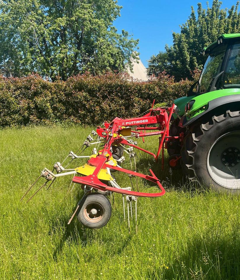 Voltafieno usato Pottinger Hit 690 N - Szénaforgató: 3 kép. Voltafieno usato Pottinger Hit 690 N - Szénaforgató: 3 kép.