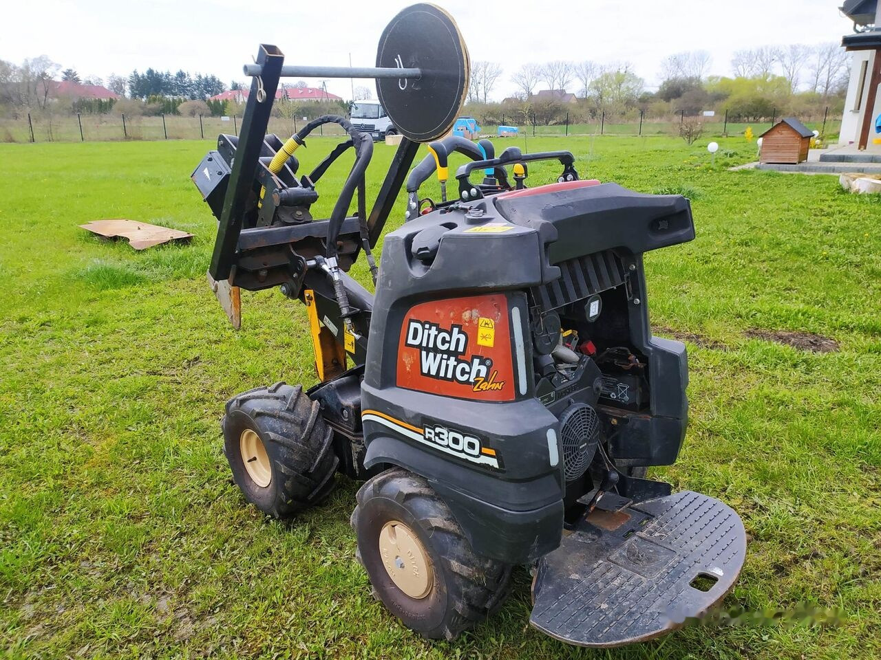 Ditch-Witch Zahn R300 - Árokásó: 2 kép. Ditch-Witch Zahn R300 - Árokásó: 2 kép.