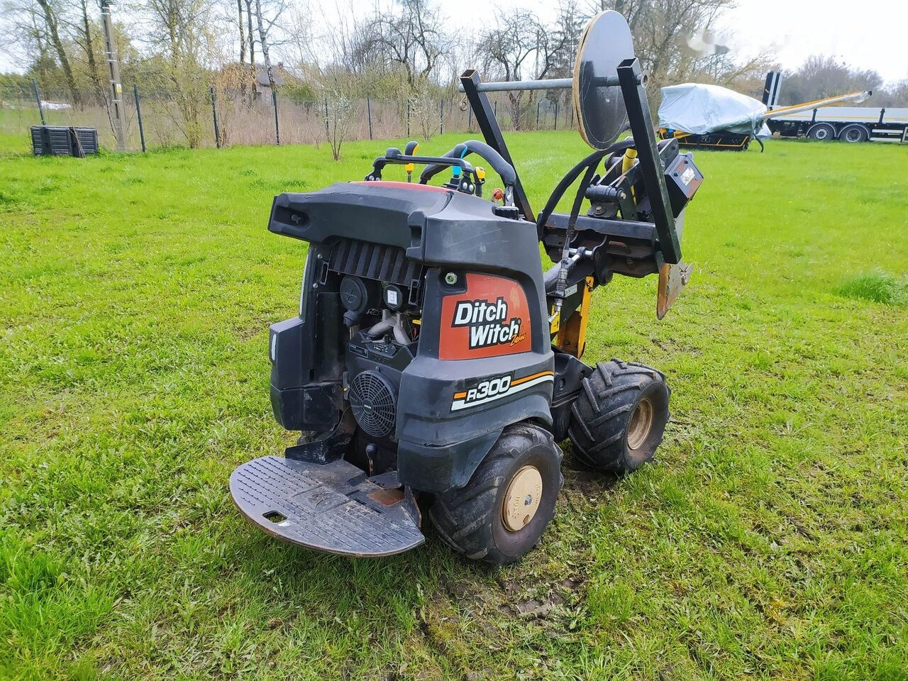 Ditch-Witch Zahn R300 - Árokásó: 4 kép. Ditch-Witch Zahn R300 - Árokásó: 4 kép.