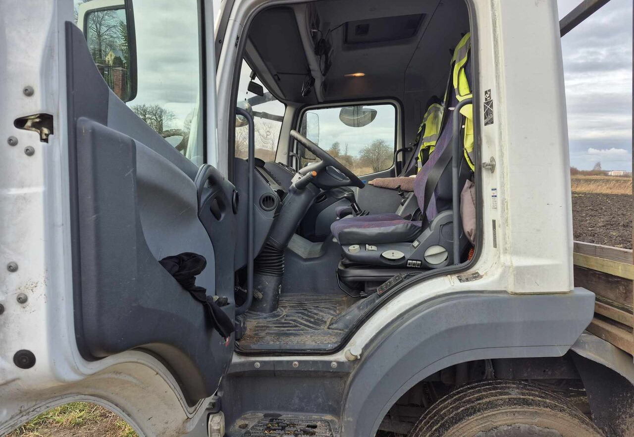 Mercedes-Benz Atego 1228 - Platós teherautó: 4 kép. Mercedes-Benz Atego 1228 - Platós teherautó: 4 kép.