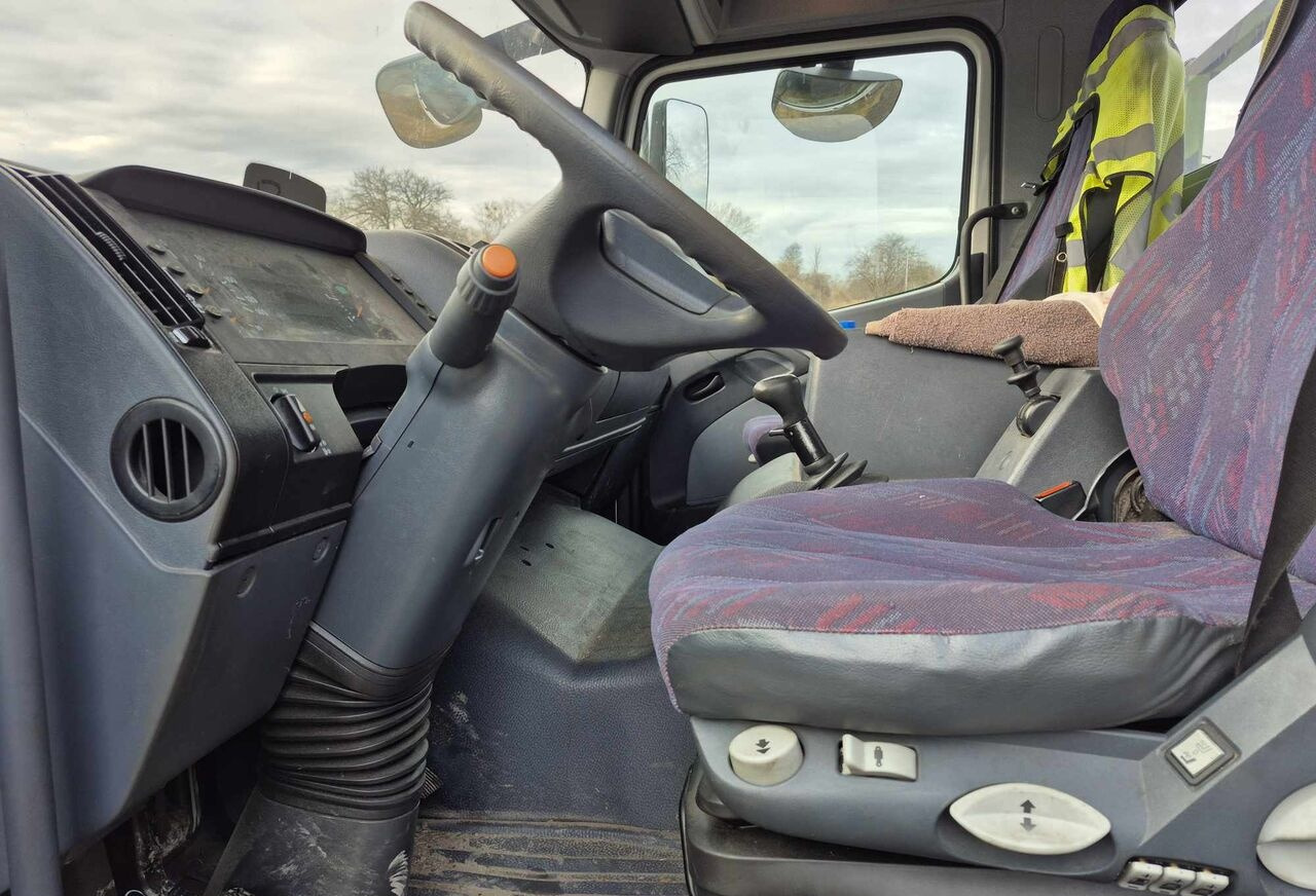 Mercedes-Benz Atego 1228 - Platós teherautó: 5 kép. Mercedes-Benz Atego 1228 - Platós teherautó: 5 kép.