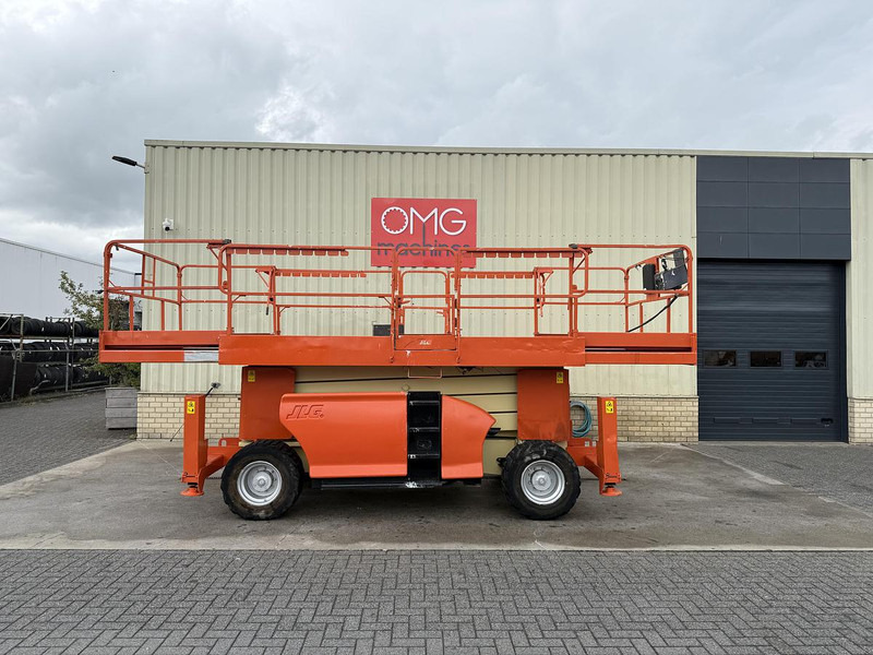 JLG 4394RT, Schaarhoogwerker, 15 meter - Emelő: 1 kép. JLG 4394RT, Schaarhoogwerker, 15 meter - Emelő: 1 kép.