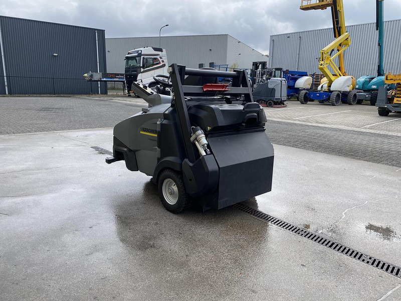 Kärcher KM 105/110 R Bp, Veegmachine, hoogkieper - Utcaseprő gép: 4 kép. Kärcher KM 105/110 R Bp, Veegmachine, hoogkieper - Utcaseprő gép: 4 kép.