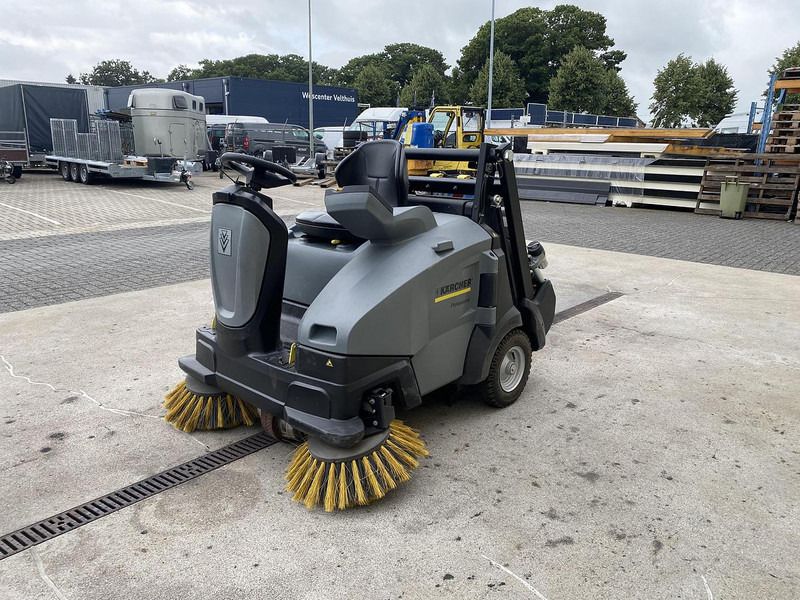 Kärcher KM 105/110 R Bp, Veegmachine, hoogkieper - Utcaseprő gép: 4 kép. Kärcher KM 105/110 R Bp, Veegmachine, hoogkieper - Utcaseprő gép: 4 kép.