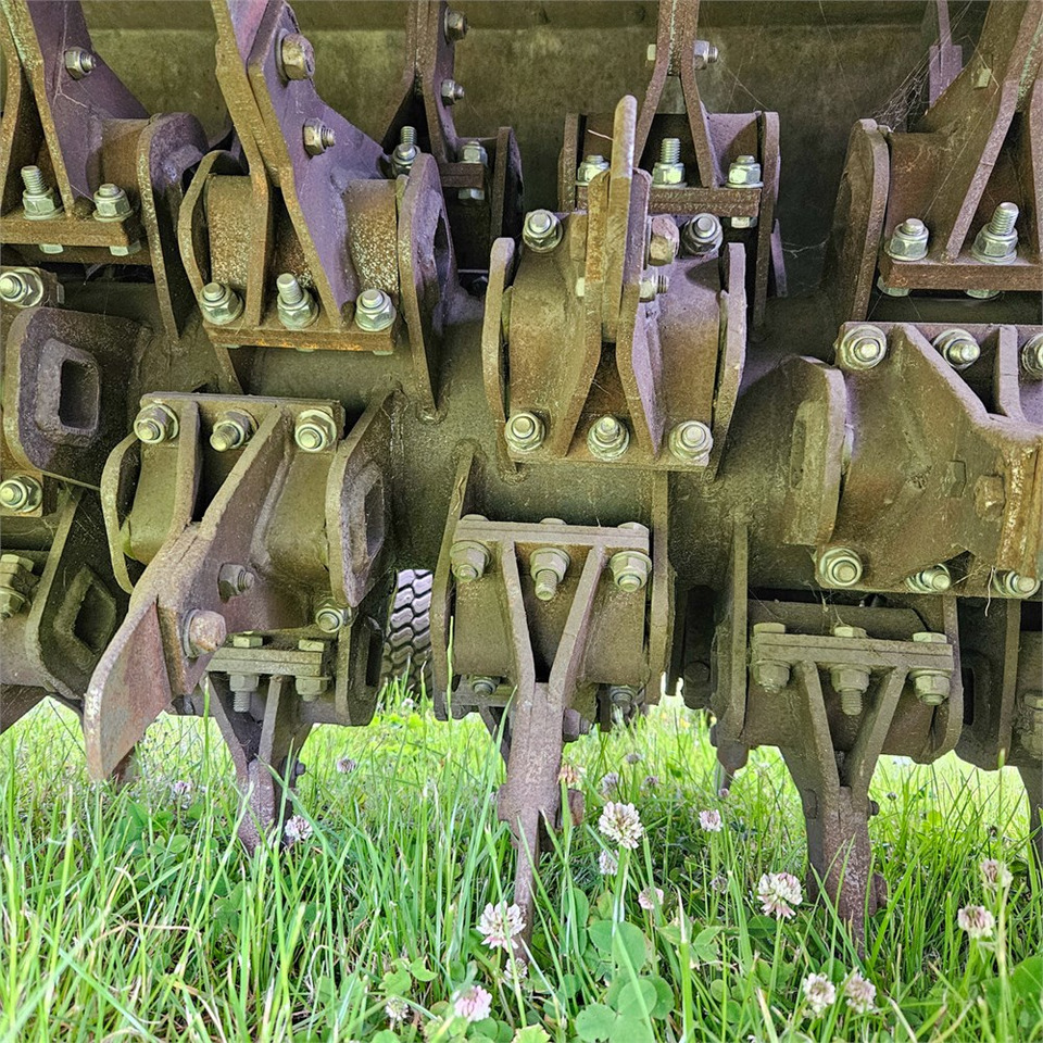 Talajmaró ABC 4000R: 9 kép. Talajmaró ABC 4000R: 9 kép.