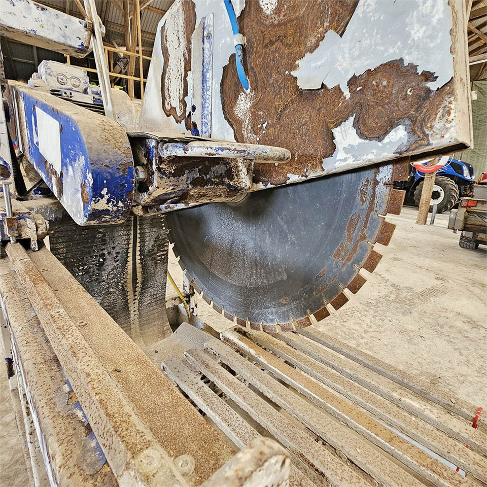 ABC Bourk GmbH k 1090 - Aszfaltozó gép: 3 kép. ABC Bourk GmbH k 1090 - Aszfaltozó gép: 3 kép.