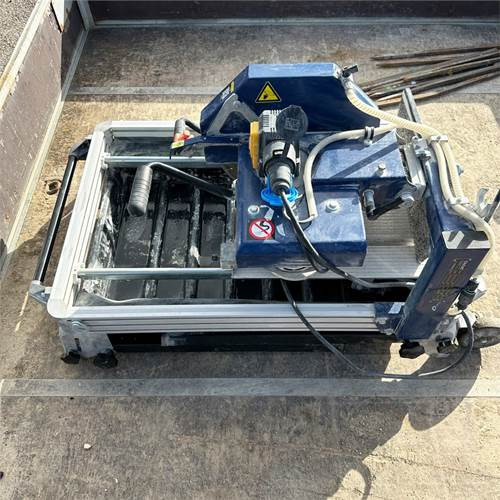 ABC Carat T-3510 - Aszfaltozó gép: 4 kép. ABC Carat T-3510 - Aszfaltozó gép: 4 kép.