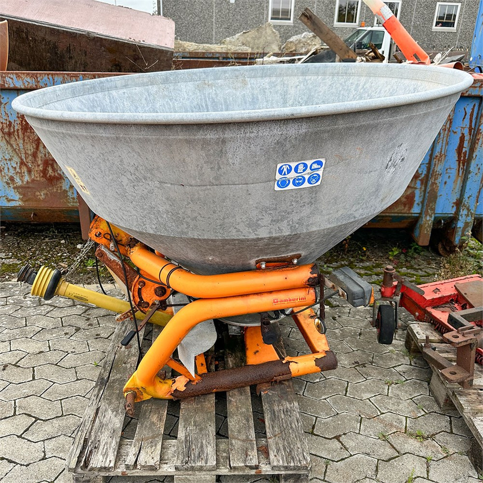 ABC Gamberini MGD 730 - Műtrágyaszóró: 1 kép. ABC Gamberini MGD 730 - Műtrágyaszóró: 1 kép.