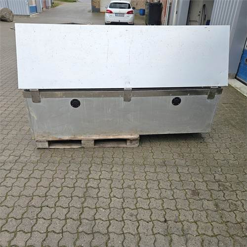 ABC Materialeskab til ladbil - Fülke és belső tér - Teherautó: 4 kép. ABC Materialeskab til ladbil - Fülke és belső tér - Teherautó: 4 kép.