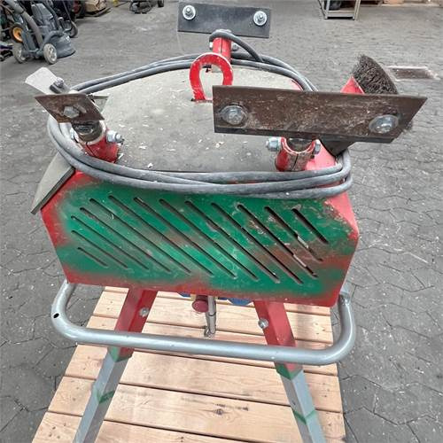 ABC Puliscimattoni - Aszfaltozó gép: 2 kép. ABC Puliscimattoni - Aszfaltozó gép: 2 kép.