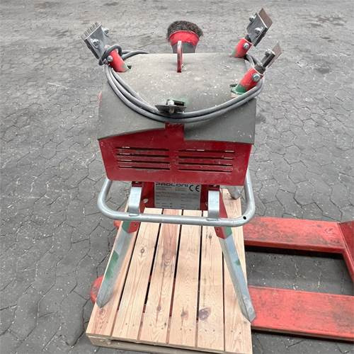 ABC Puliscimattoni - Aszfaltozó gép: 4 kép. ABC Puliscimattoni - Aszfaltozó gép: 4 kép.