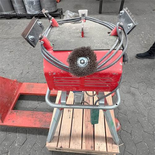 ABC Puliscimattoni - Aszfaltozó gép: 1 kép. ABC Puliscimattoni - Aszfaltozó gép: 1 kép.