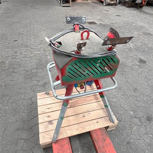 ABC Puliscimattoni - Aszfaltozó gép: 3 kép. ABC Puliscimattoni - Aszfaltozó gép: 3 kép.