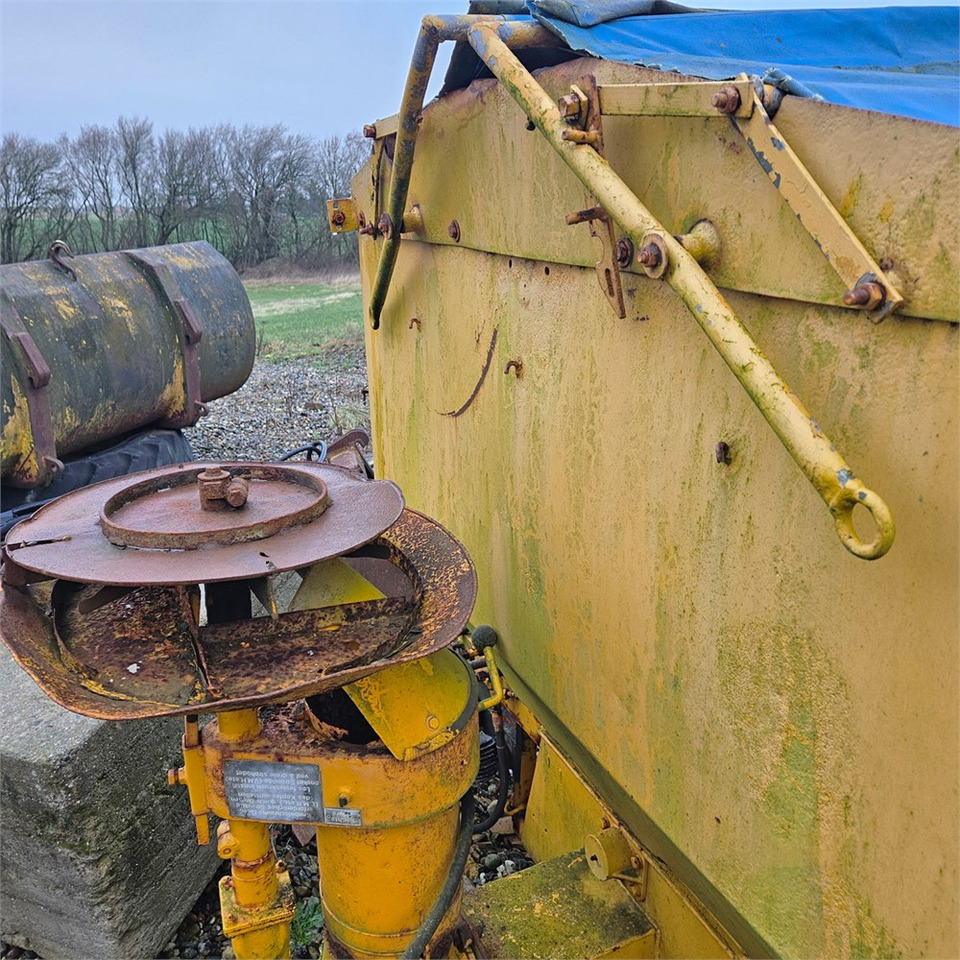 Homok-/ Sószóró ABC Saltspreder: 6 kép. Homok-/ Sószóró ABC Saltspreder: 6 kép.