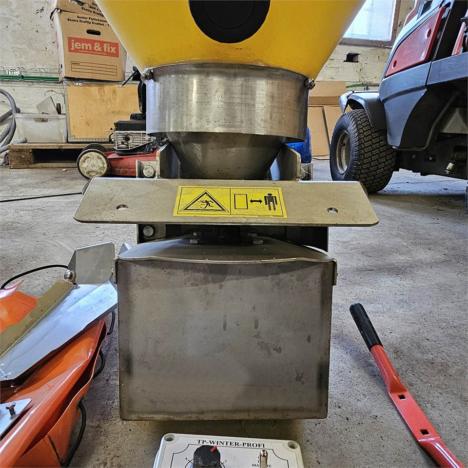 ABC TECHNIK-PLUS Winter-Profi - Homok-/ Sószóró: 5 kép. ABC TECHNIK-PLUS Winter-Profi - Homok-/ Sószóró: 5 kép.