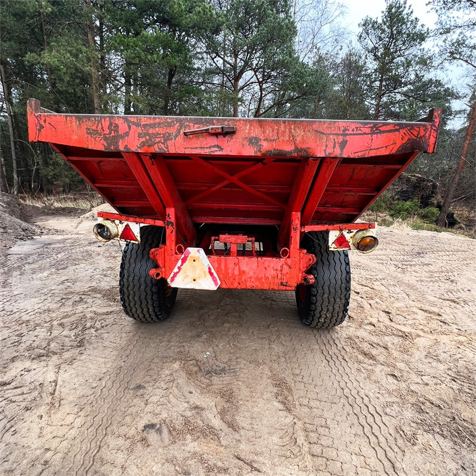 ABC Tipper - Mezőgazdasági billenőpótkocsi: 3 kép. ABC Tipper - Mezőgazdasági billenőpótkocsi: 3 kép.