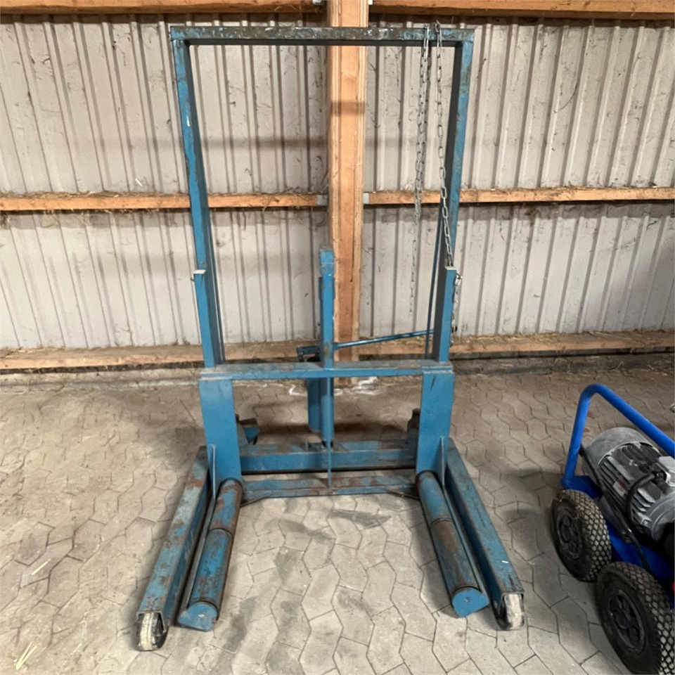 AC Hydraulic WT 1000 - Szerszámgép: 1 kép. AC Hydraulic WT 1000 - Szerszámgép: 1 kép.