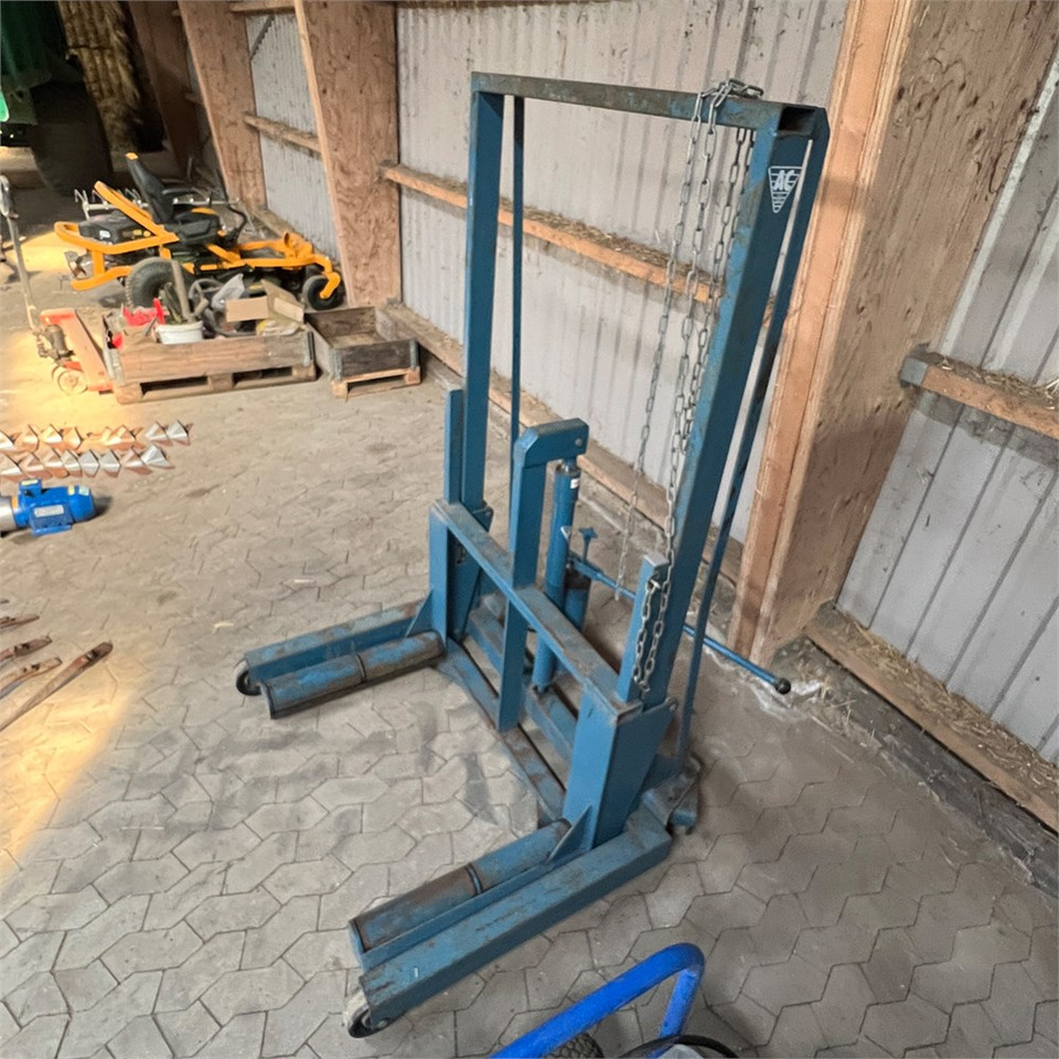 AC Hydraulic WT 1000 - Szerszámgép: 2 kép. AC Hydraulic WT 1000 - Szerszámgép: 2 kép.