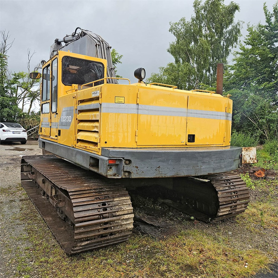 Åkerman EC230 - Lánctalpas kotró: 4 kép. Åkerman EC230 - Lánctalpas kotró: 4 kép.
