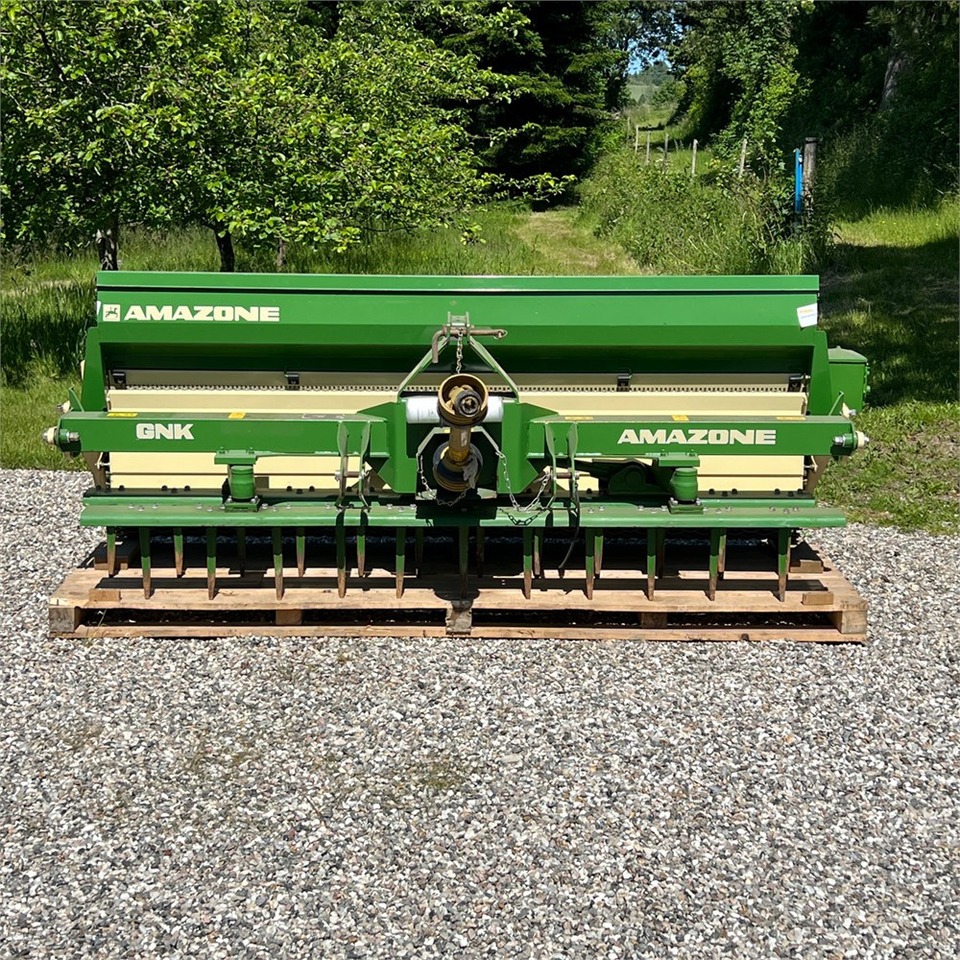 Amazone GNK S25 - Vetőgép: 2 kép. Amazone GNK S25 - Vetőgép: 2 kép.
