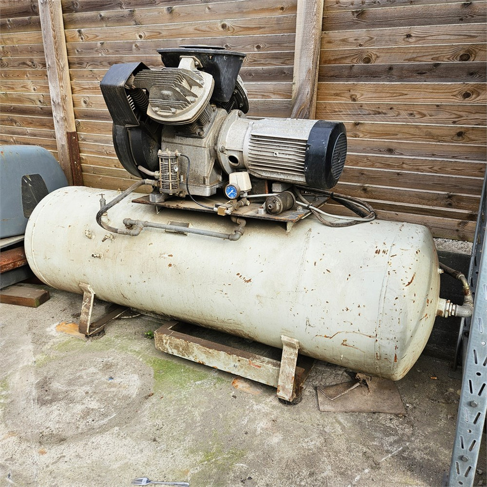 Atlas Copco Compressor - Légkompresszor: 3 kép. Atlas Copco Compressor - Légkompresszor: 3 kép.