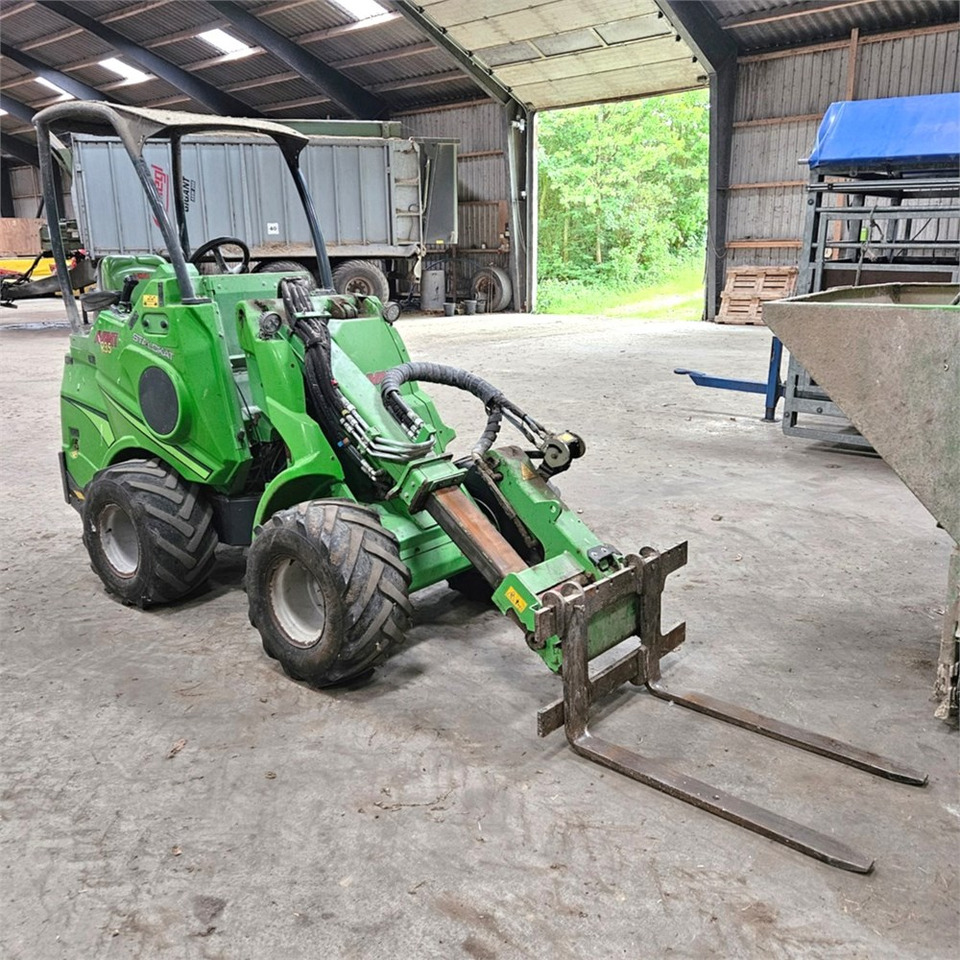 Avant R35 - M635RIMCT - Gumikerekes homlokrakodó: 3 kép. Avant R35 - M635RIMCT - Gumikerekes homlokrakodó: 3 kép.